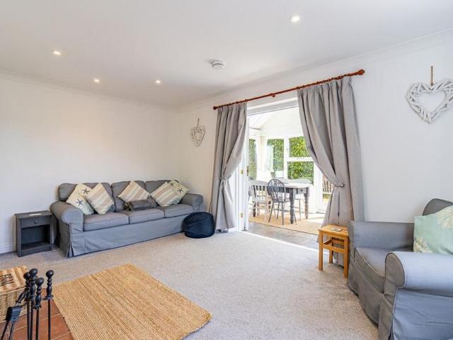 3 bedroom detached bungalow to rent
