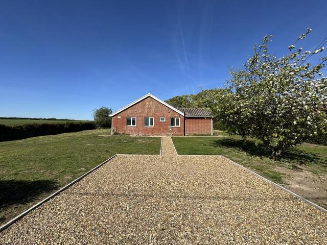 3 bedroom detached bungalow to rent