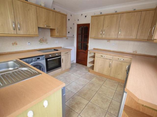 3 bedroom detached bungalow to rent