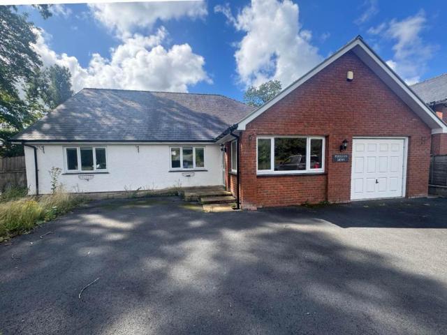 3 bedroom detached bungalow to rent