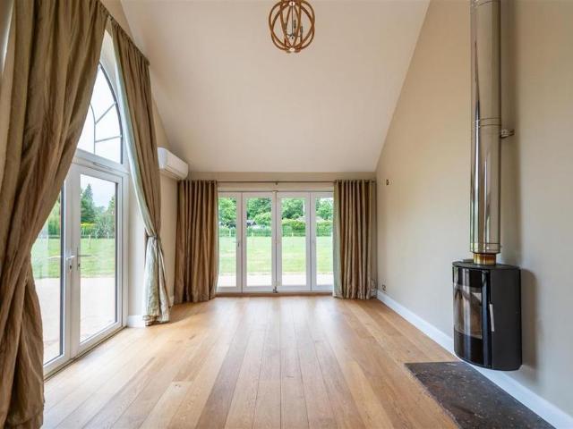 3 bedroom detached bungalow to rent