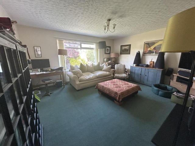 3 bedroom detached bungalow to rent