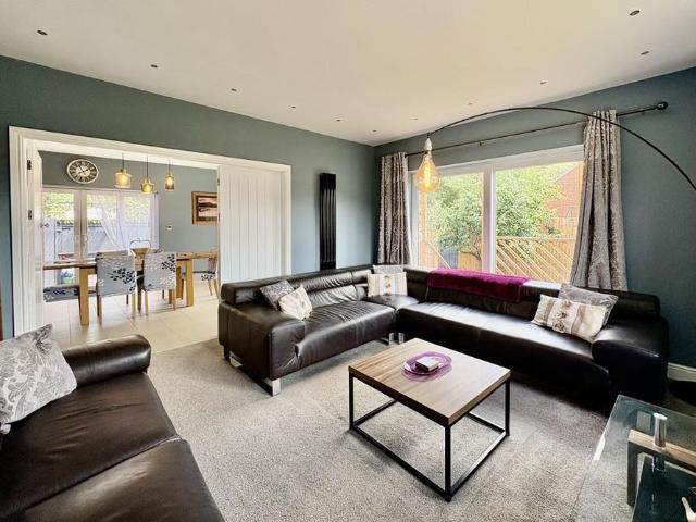3 bedroom detached bungalow to rent