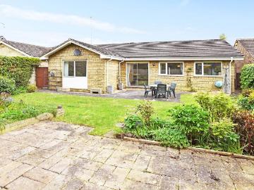 3 bedroom detached bungalow to rent