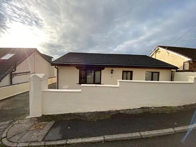 3 Bedroom Detached Bungalow To Rent In Waungron, Glynneath, Neath, Neath Port Talbot SA11