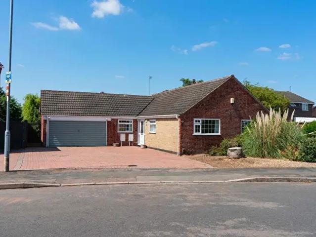 3 Bedroom Detached Bungalow To Rent In Farndale, Wigston, Leicester, LE18