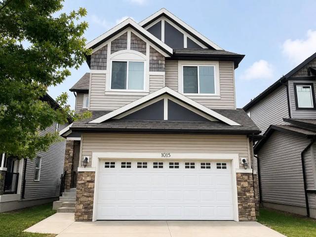 3 bedroom detached garage house with huge backyard yard. Close