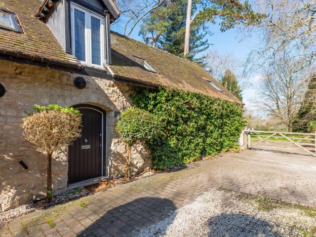 3 bedroom Detached for rent in Headington Road, Headington, OX3