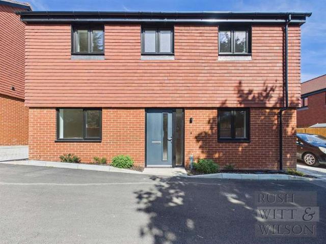 3 Bedroom Detached House