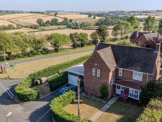 3 Bedroom Detached House
