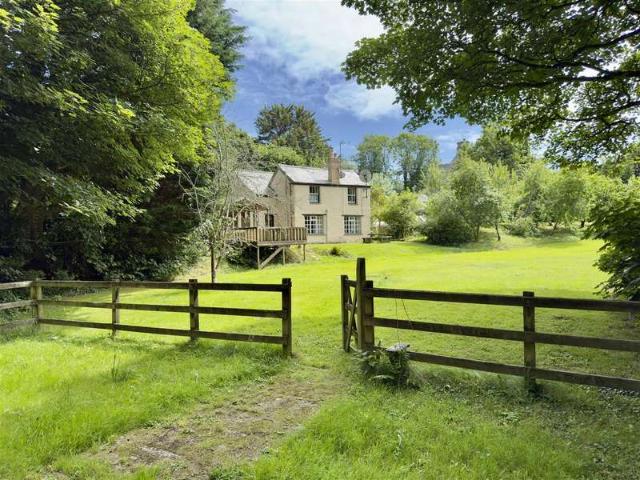 3 Bedroom Detached House