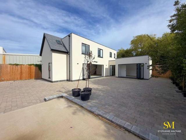 3 Bedroom Detached House