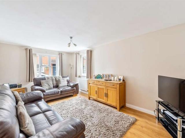 3 Bedroom Detached House