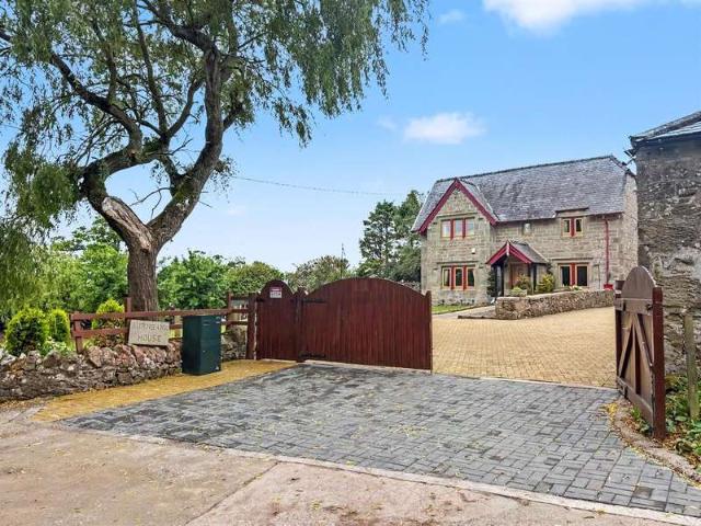 3 Bedroom Detached House