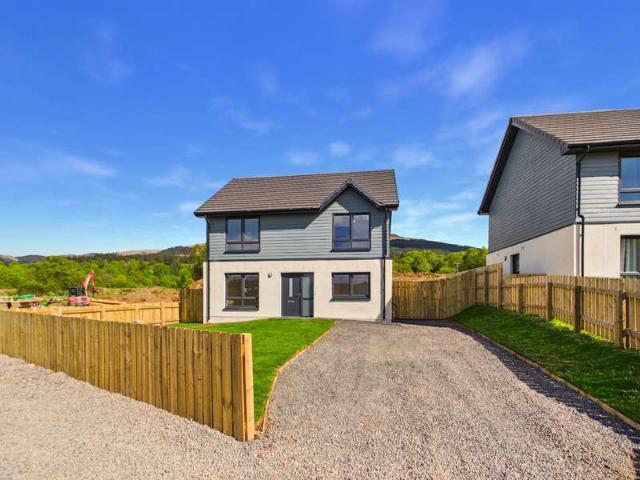 4 Bedroom Detached House