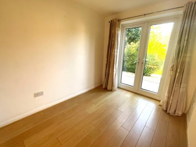 3 bedroom Detached House