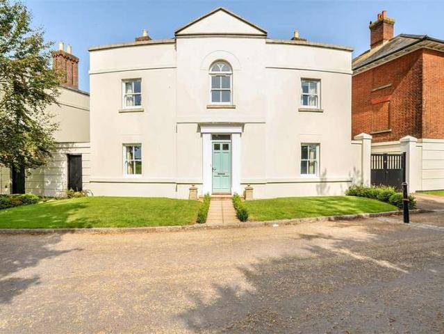 3 Bedroom Detached House