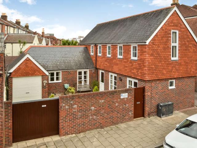 3 Bedroom Detached House