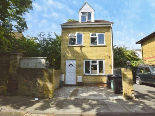 3 Bedroom Detached House