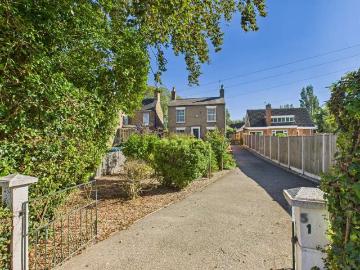 3 Bedroom Detached House