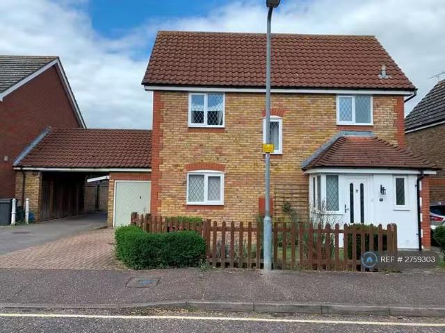 3 bedroom detached house for rent in Constance Close, Esintera.