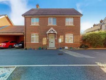 3 bedroom detached house for rent in Conquest Drive, Hailsham.