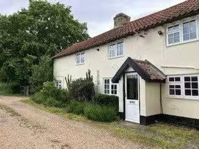 3 bedroom detached house for rent in Cambridge Road, Hauxton.