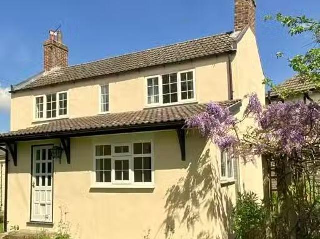 3 bedroom detached house for rent in Church Lane, Keelby, DN41