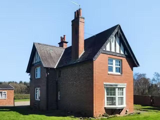 3 bedroom detached house for rent in Chester Moor, Chester Le.