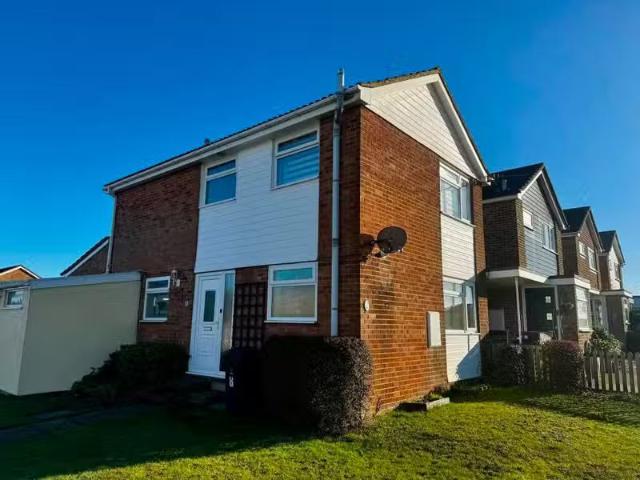 3 bedroom detached house for rent in Cranleigh Drive, Whitfiel.