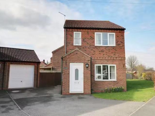 3 bedroom detached house for rent in Cross Lane, Amcotts, Spar.