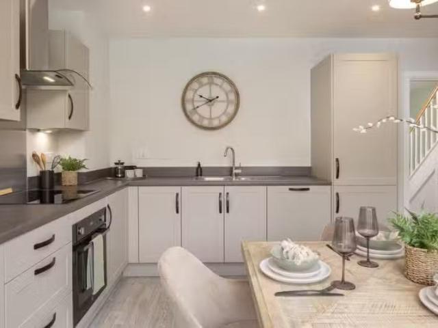 3 bedroom detached house for rent in Crown Drive, Elsenham, Bi.