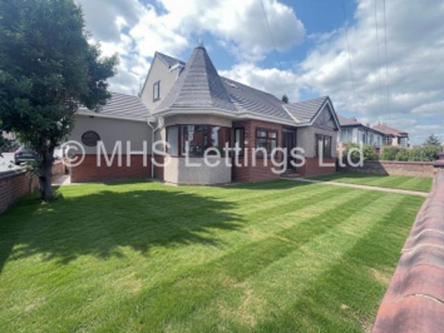 3 Bedroom Detached House for rent in Armley Ridge Road, LS12 from £1,950pcm | MHS Lettings
