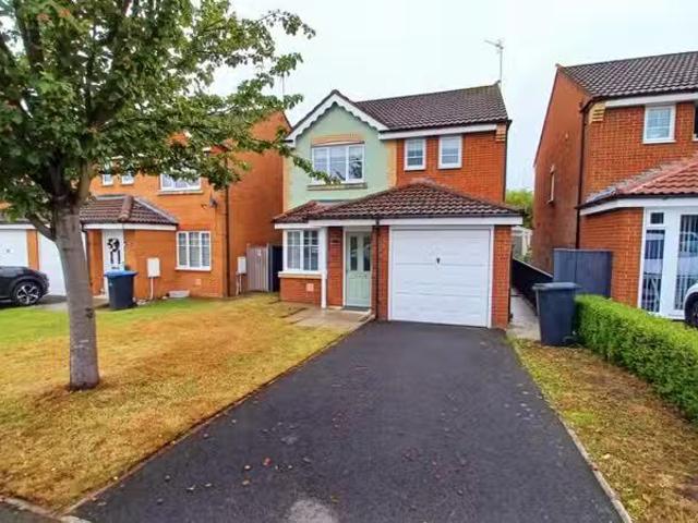 3 bedroom detached house for rent in Armstrong Drive, Willingt.