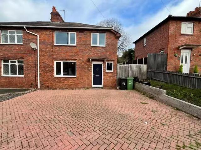3 bedroom detached house for rent in Brook Crescent, Stourbrid.