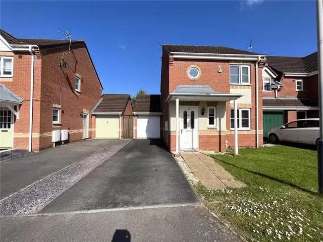 3 bedroom detached house for rent in Daisy Croft, Bedworth, Wa.