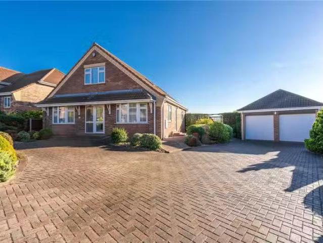 3 bedroom detached house for rent in Kemeshame Court, Waltham.