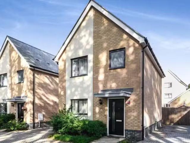 3 bedroom detached house for rent in Kirby Drive, CO4