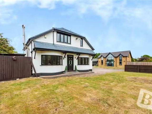 3 bedroom detached house for rent in Horseman Side, Brentwood.