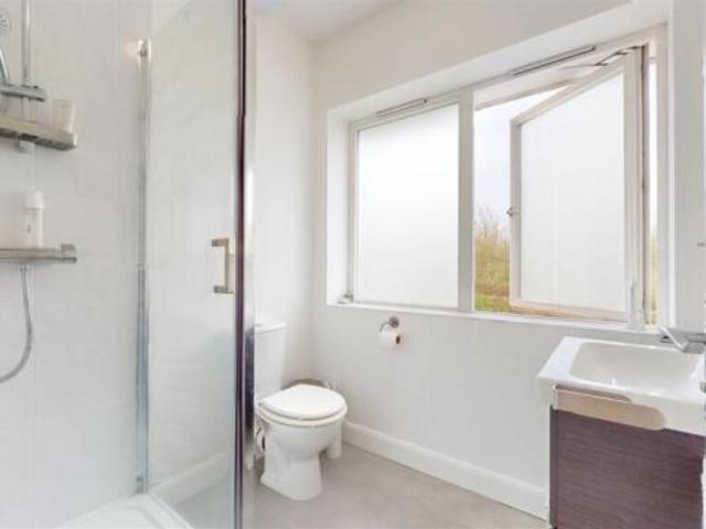 3 bedroom detached house for rent in Lowery Crescent, Oxley Park, Milton Keynes, MK4