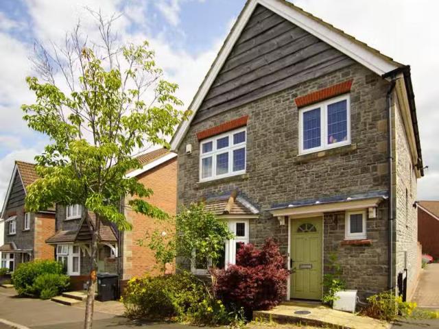 3 bedroom detached house for rent in Leader Street, Cheswick V.