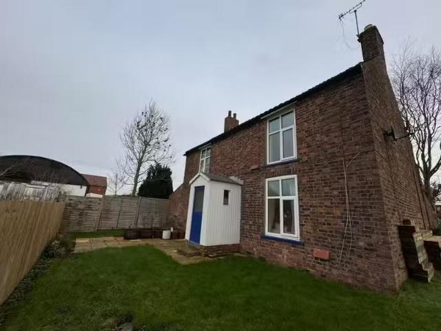 3 bedroom detached house for rent in Moor Farm House, Elsham.