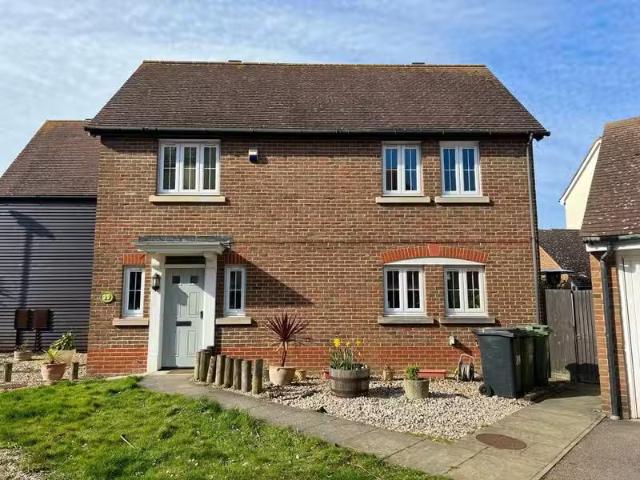 3 bedroom detached house for rent in Madeira Way, South Harbou.