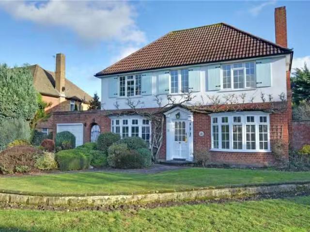 3 bedroom detached house for rent in Marlowe Close, Chislehurs.
