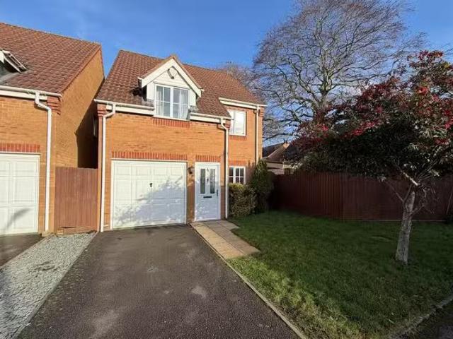 3 bedroom detached house for rent in Noble Drive, Cawston, Rug.