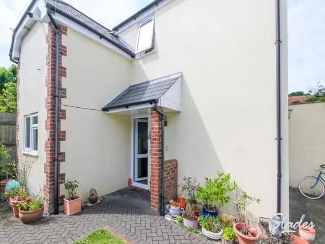 3 bedroom detached house for rent in Naseby Road, Bournemouth.