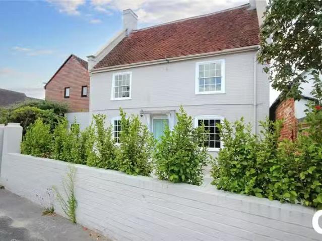 3 bedroom detached house for rent in Southampton Road, Ringwoo.
