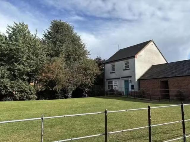 3 bedroom detached house for rent in Spitfire Road, Castle Don.