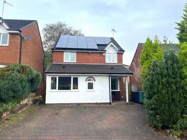 3 bedroom detached house for rent in Spring Vale Drive, Tottin.