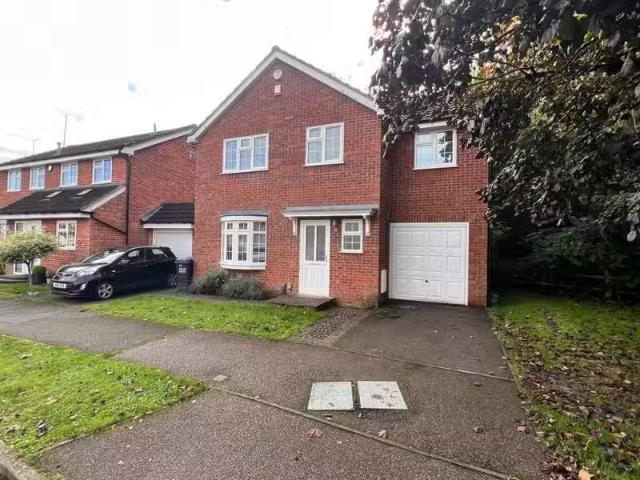 3 bedroom detached house for rent in Sylvandale, Welwyn Garden.